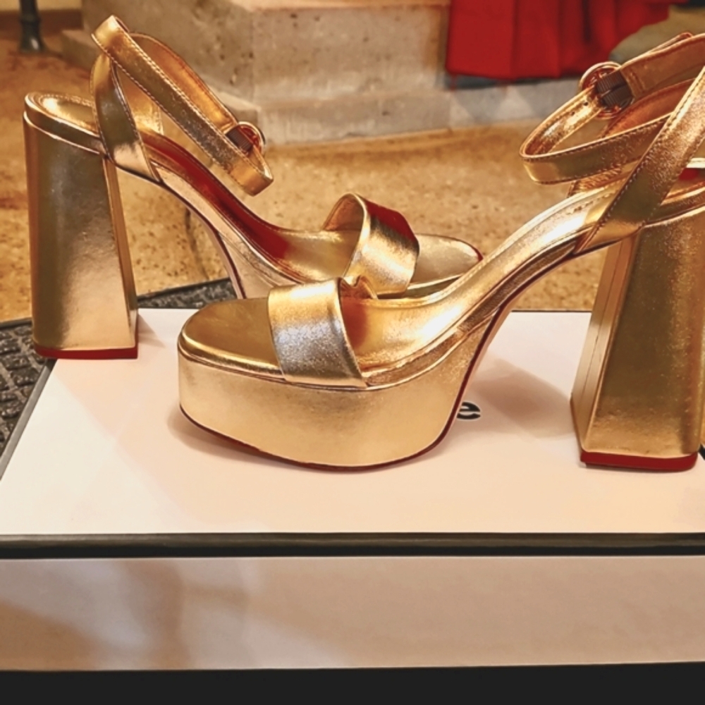 LARROUDE - The Dolly - Metallic Gold - Size 9 *(brand new in box)*